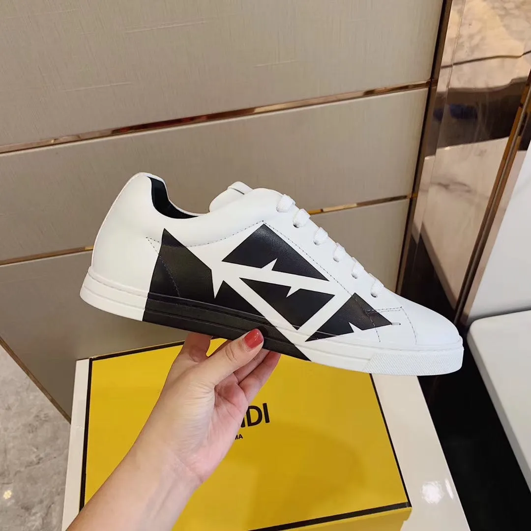 ¥420 Sun]FENDI Classic comfort for men, this sophisticated sneaker is handcrafted from soft calfskin. Mesh inner surface, ultra-light rubber material and rough outsole. This unique thin style is suitable for the casual and exquisite sensibility of this season. It is comfortable and natural on the feet. It is an everyday style for casual travel in autumn and winter! 38/45